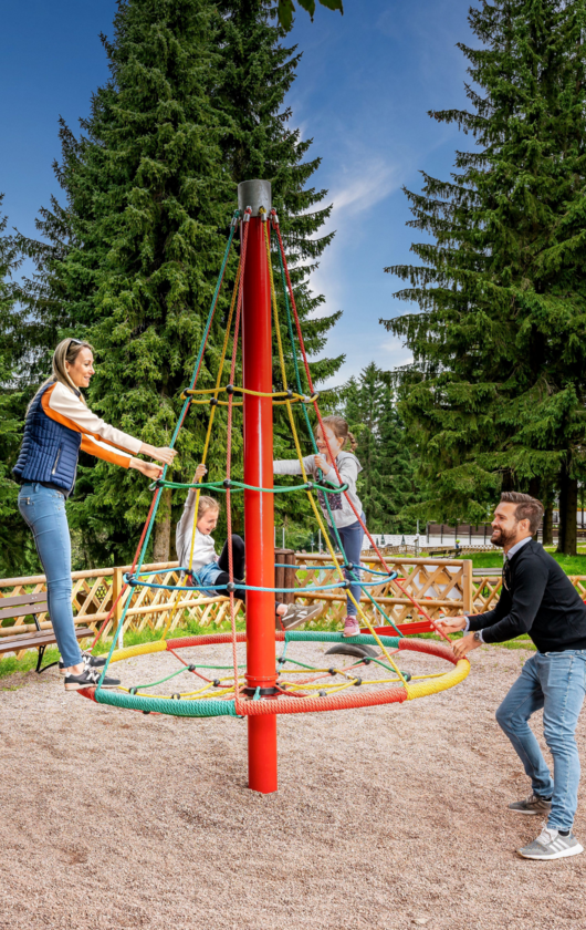 ahorn-panorama-hotel-oberhof-spielplatz