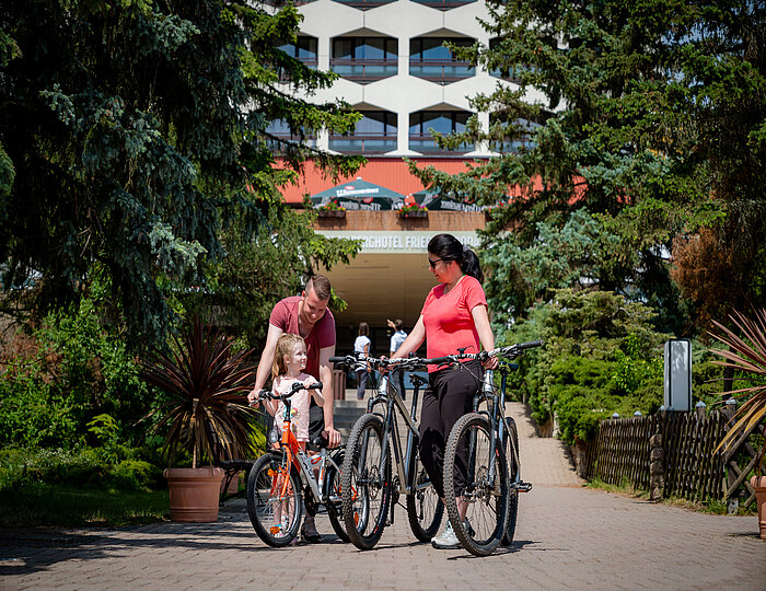 ahorn-berghotel-friedrichroda-fahrrad-familie