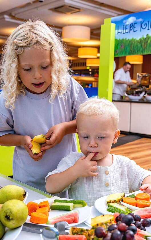 YOKI AHORN Kinderbuffet mit Kindern