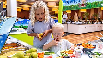 YOKI AHORN Kinderbuffet mit Kindern