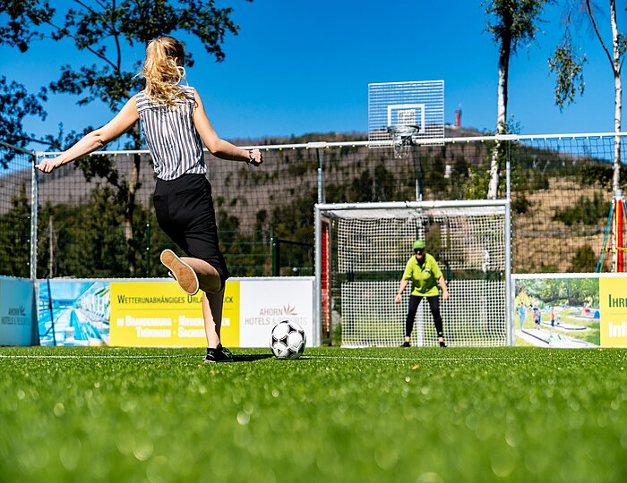 Fußball und Basketball